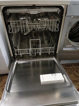 Myčka nádobí Miele - 2