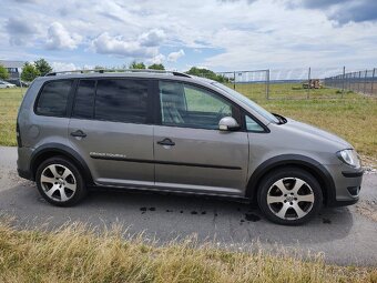 Volkswagen Touran Cross TSI - 2