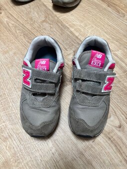 Dvoje dívčí tenisky New Balance, vel. 31 - 2