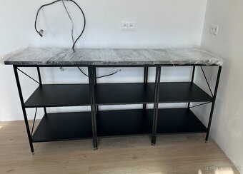 KUCHYŇSKÝ OSTRŮVEK – police - 2