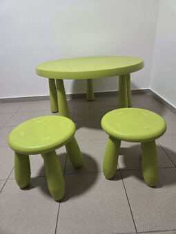 Dětský zelený stůl a 2 zelené stoličky IKEA - 2