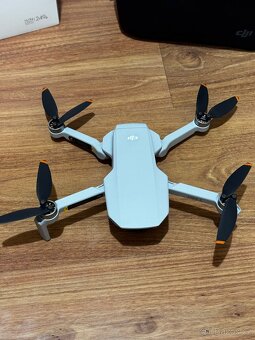 Dron DJI Mini 2 Fly More Combo - 2