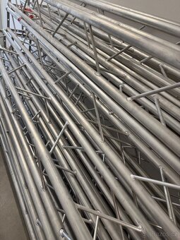 Hliníková konstrukce (na pódia) - 2