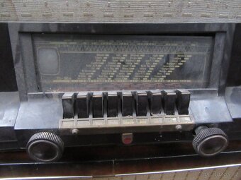 Nabízím starožitné radio Philips. Netestováno. Prodávám jako - 2