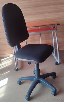 počítačový stůl se židlí - 2