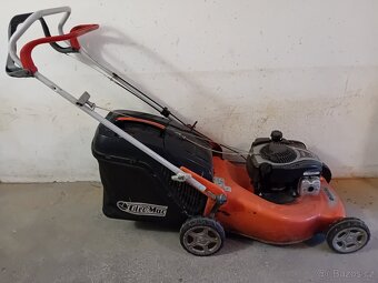 prodám starší benzinovou sekačku Oleo Mac - 2