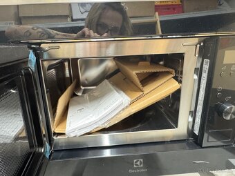 Mikrovlnná trouba Electrolux - 2