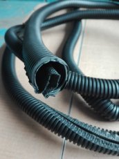 Husí krk 20mm, černý, materiál plast. - 2