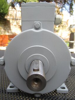 SIEMENS-patkový elektromotor 400V.1,5kw-1420ot.min. - 2