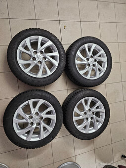Alu Kola Toyota Auris 5x114,3 zimní gumy 205/55/R16 - 2