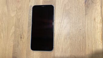iPhone 11 64GB bily, top stav - 2