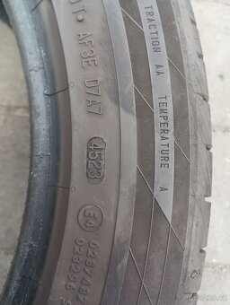 255/45R19 - 2