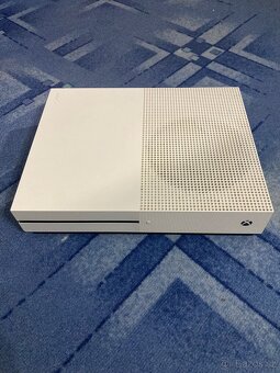 Xbox One S 1 tb + 2 hry - 2