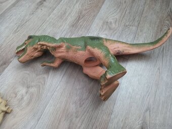 Dinosaurus - 2