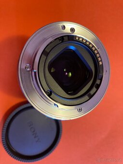 Sony E 50mm f/1.8 OSS - 2