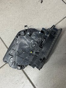 Levý přední zámek BMW g30,g31 - 2