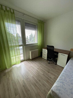 Velmi hezký slunný byt 2+kk atraktivní místo - 2