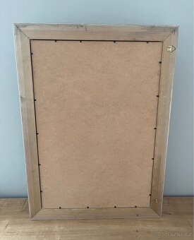 Elegantní zrcadlo s dekorativním rámem – 55 × 75 cm - 2