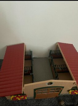 Schleich stáj + doplňky - 2