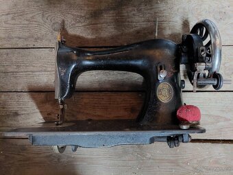 Šicí stroj - 2