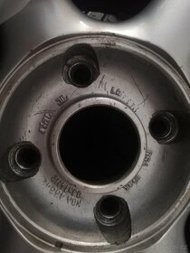 prodám zánovní pneu i s disky z mits.colt 1,3 70 kw,z30 2004 - 2