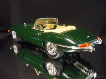 Jaguar E Type Cabriolet zelený Bburago 1/18 - 2