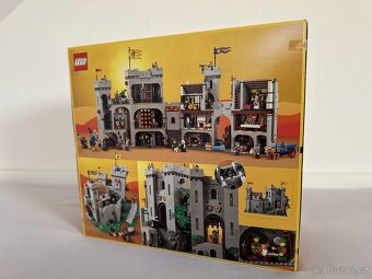 10305 Lego Lion Knights Castle - 2
