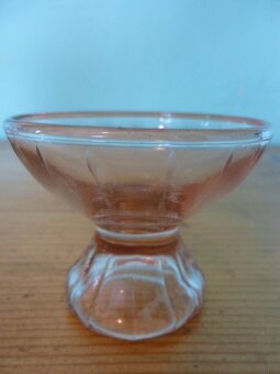 POHÁRKY - RŮŽOVÉ SKLO č.15 - 2
