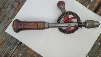 historické ruční vrtačky ,staré montážní klíče -veteran - 2