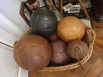 Staré kožené medicimbaly - 2