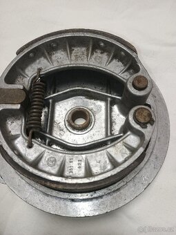 Brzdový štít ČZ 125 150 175 - 2