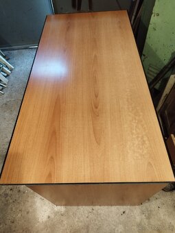 Kancelářský stůl - 2