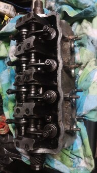 Prodám náhradní díly do motoru Suzuki samurai 1.0 1.3 - 2