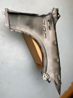 Maserati Levante blatník - 2