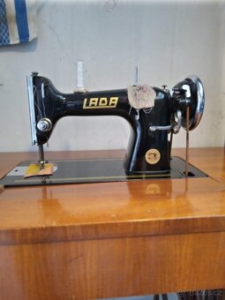 Šicí stroj Lada - 2