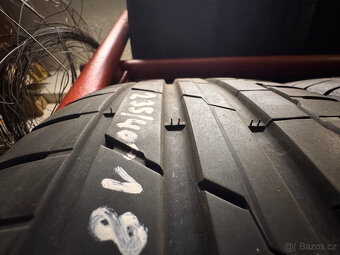 Prodám pneumatiky 2x235/40-18 Hankook - 2