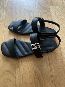 Krásné černé sandálky Tommy Hilfiger velikost 37 - 2