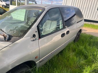 Prodám na díly chrysler voyager - 2