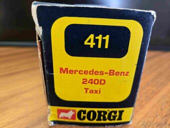 Corgi 411 Mercedes-Benz 240D Taxi - 2