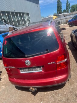 Rozprodám na díly Volkswagen Touran 1.6 FSI - 2
