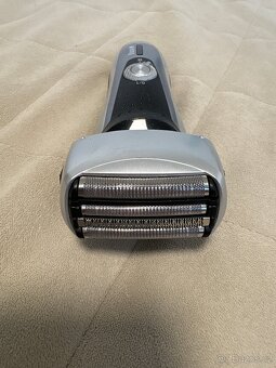 Prodám elektrický holicí strojek Panasonic ES-RF41 - 2