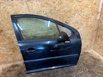 PRAVÉ PŘEDNÍ DVEŘE PEUGEOT 207 - 2
