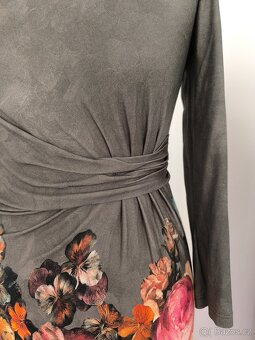 Zeštíhlující šaty - 2