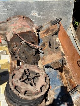 Mezi skříní na zetor 80 11 a 80 45 - 2