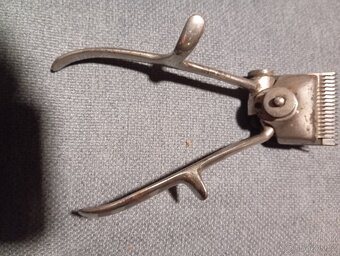 Starožitný holicí strojek na vlasy - 2