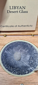 Stříbrná mince s libyjským sklem (stáří 29 mil. let) - 2