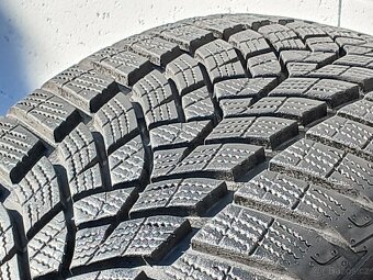 Pěkné zimní pneu Goodyear 225/40/19 vzorek 8mm - 2