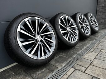 Zimní originál Škoda Superb 235/40 r19 Goodyear - 2