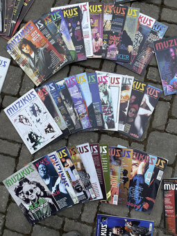 Prodám časopisy MUZIKUS-kompletní ročníky:1997-98-99-01-03 - 2