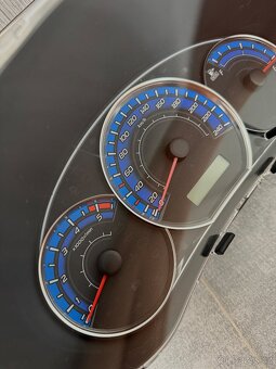 Budíky Subaru Impreza - 2